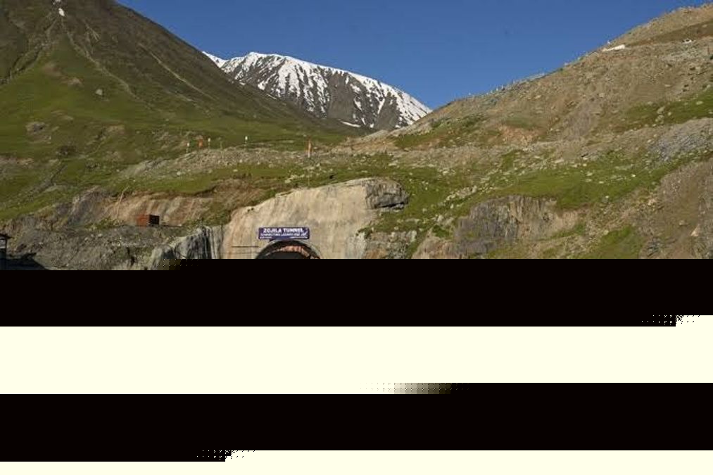 Kashmir-Ladakh lifeline stays open despite weather challenges