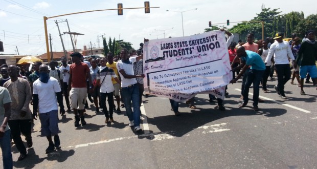 LASU Students On Rampage In Lagos Over Increase In Fees