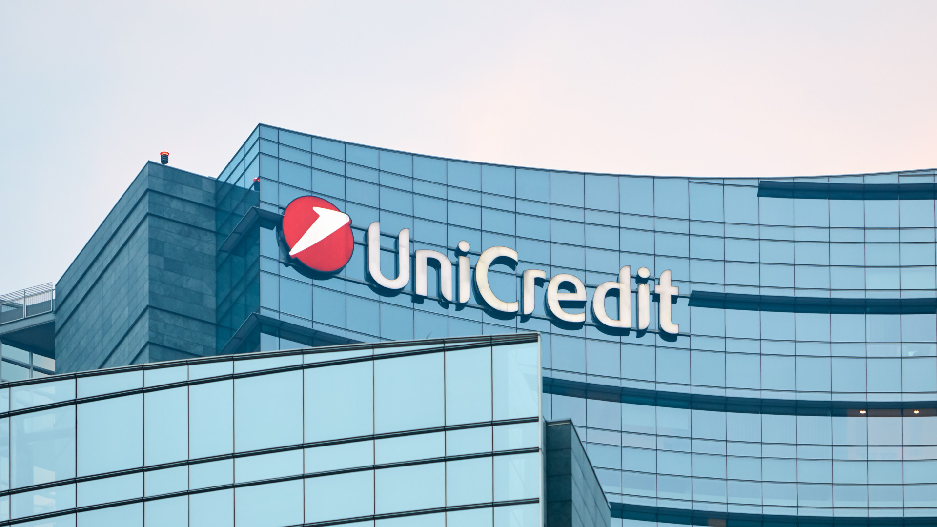 Megpróbálja kiárazni magát az orosz piacról az UniCredit