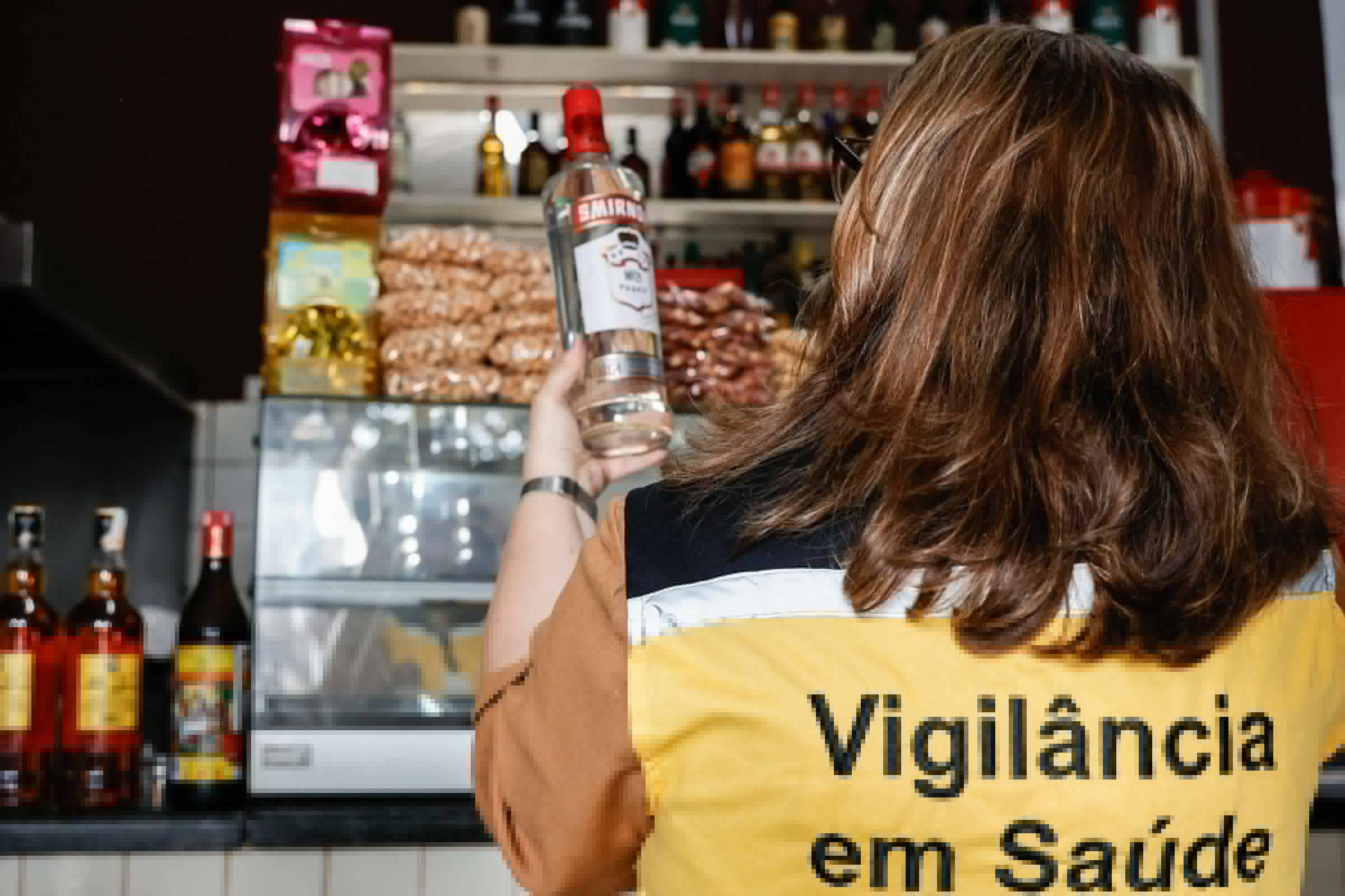 O que se sabe sobre as intoxicaes e mortes por metanol em SP