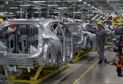 UK car production falls to 1952 levels