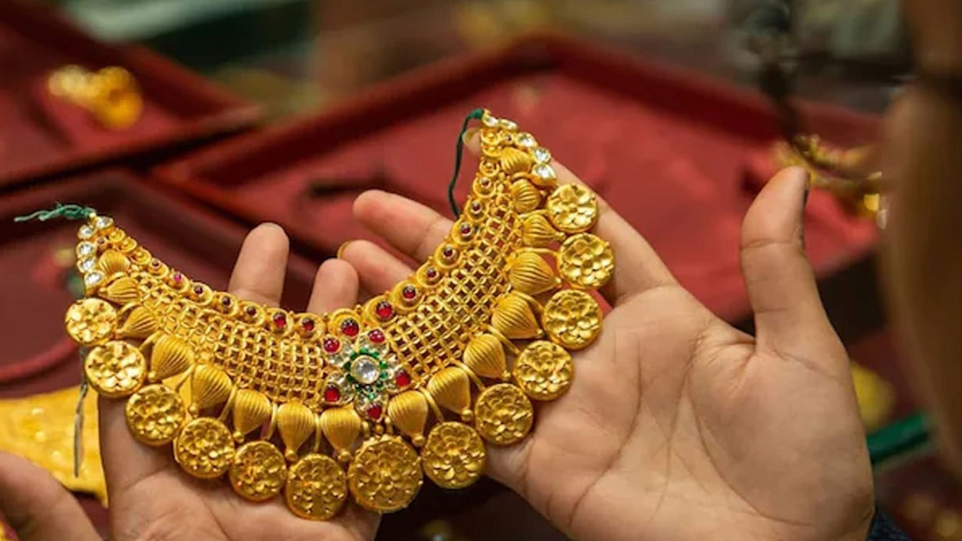 Gold Prices in Pakistan Near Rs600,000 Per Tola for First Time in History