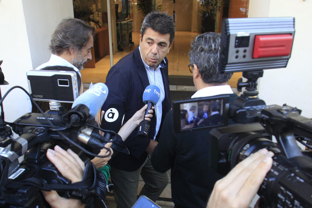 Amb l’aniversari de la gota freda a tocar, Carlos Mazón comença a perdre el control de la situació