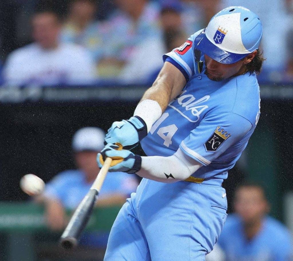 Cags powers Royals to 6-3 victory over Cubs to even up series