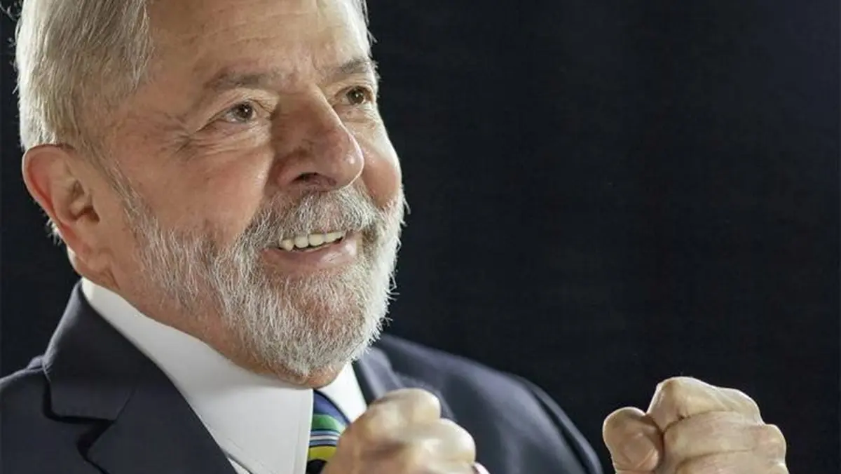 Lula da Silva Leads Flavio Bolsonaro in Runoff Voting Intention Poll
