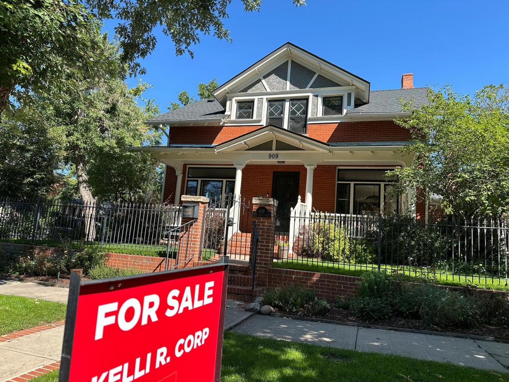 Average US long-term mortgage rate ticks higher, holding near lowest point in more than 3 years