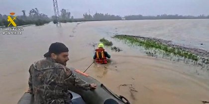 Más de 600 evacuados de catorce zonas rurales de Jerez por la crecida del río Guadalete