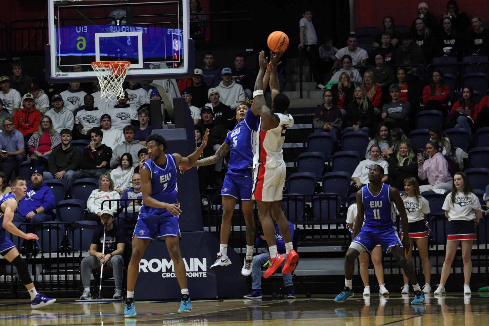 Men’s basketball falls short in overtime to Eastern Illinois University; 59-51
