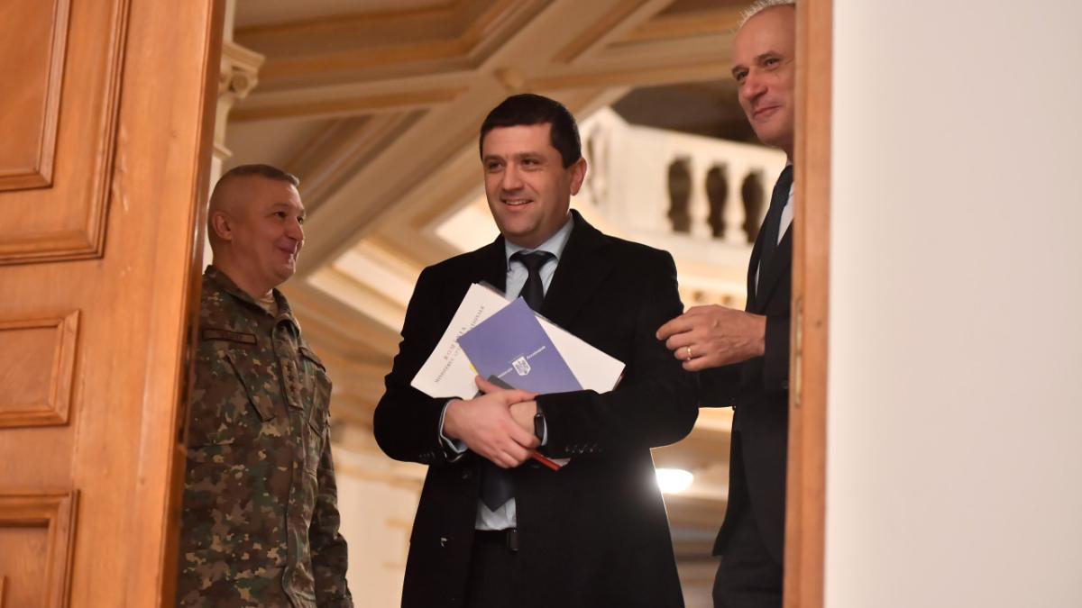 Miruță exultă după scufundarea barjelor în Dunăre: "Am câștigat opt centimetri"