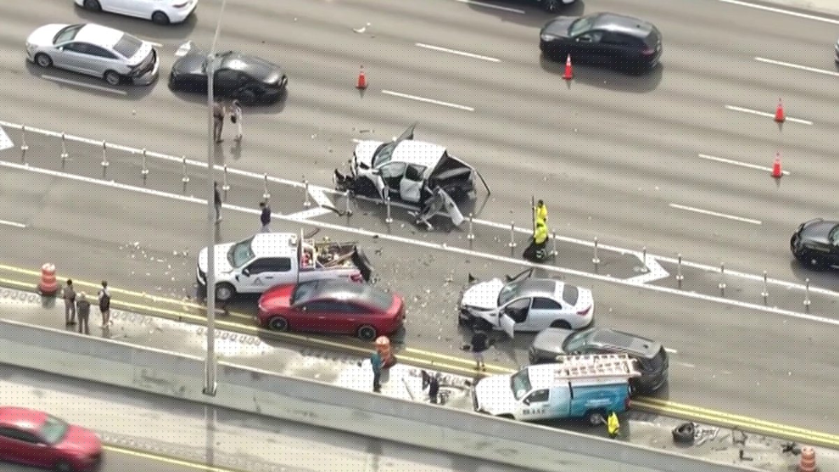 3 hospitalized after multi-car crash on I-95 near Sunrise Boulevard, fire rescue says