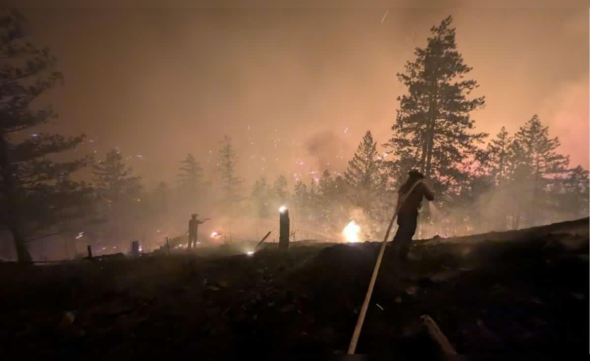 Canadá declara el estado de emergencia por un incendio forestal que obliga a evacuar a más de 20.000 personas