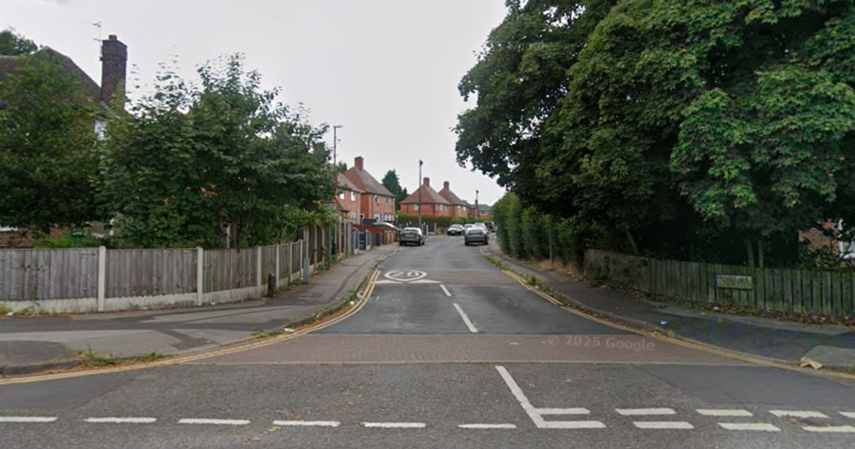 Sword and knife discovered and 3 arrested after 'weapon threat' on Nottingham street