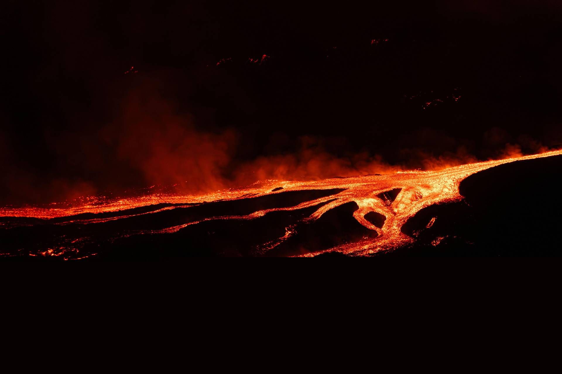 Eruzione Etna, sospesi fino alle 18 i voli all'aeroporto di Catania