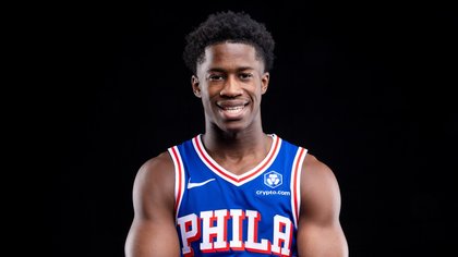 Sixers' VJ Edgecombe showing off hops against Knicks in Abu Dhabi