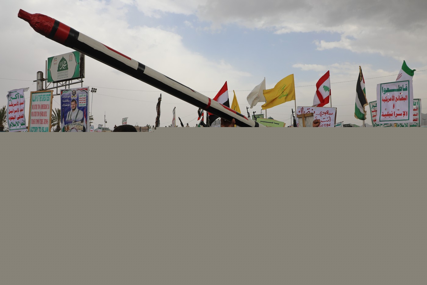 Două petroliere, lovite de milițiile Houthi. Exporturile de petrol din Arabia Saudită sunt periclitate