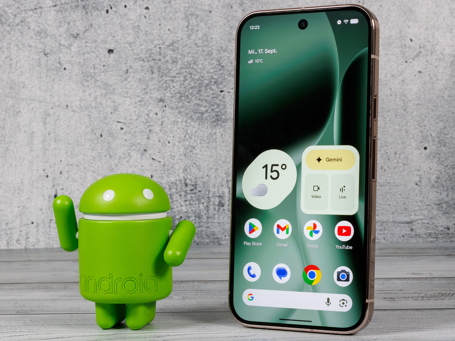 Google Pixel 10 Pro Smartphone Review: Compact AI monster with top cameras