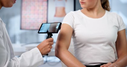 Mitul dermatologiei ca alegere „bănoasă” a medicilor: „Câștigurile nu sunt imediate. Nu se face din prima coadă la cabinet”