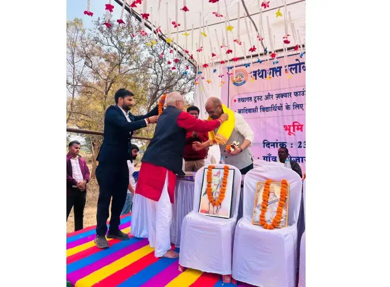 A. Aravindakshan, Jamuna Beeni Receive Tathagat Sahitya Samman in Delhi