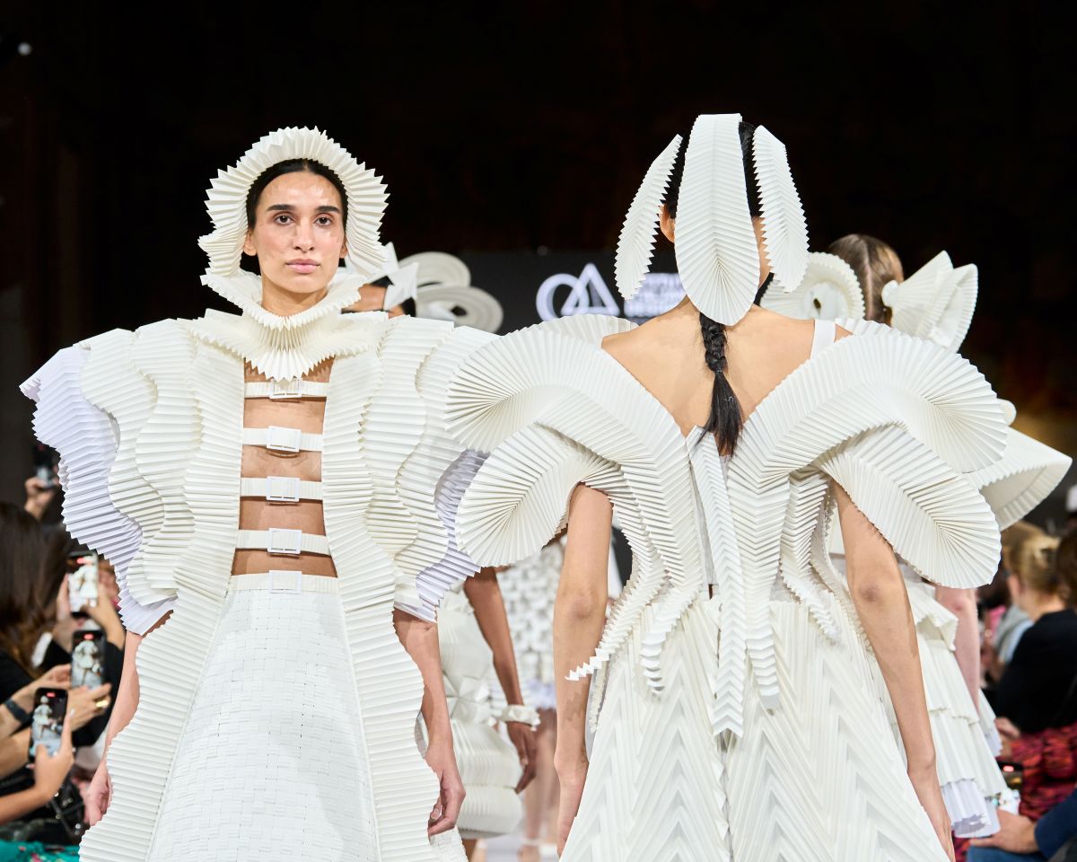 On the runway: Rock, paper, scissors