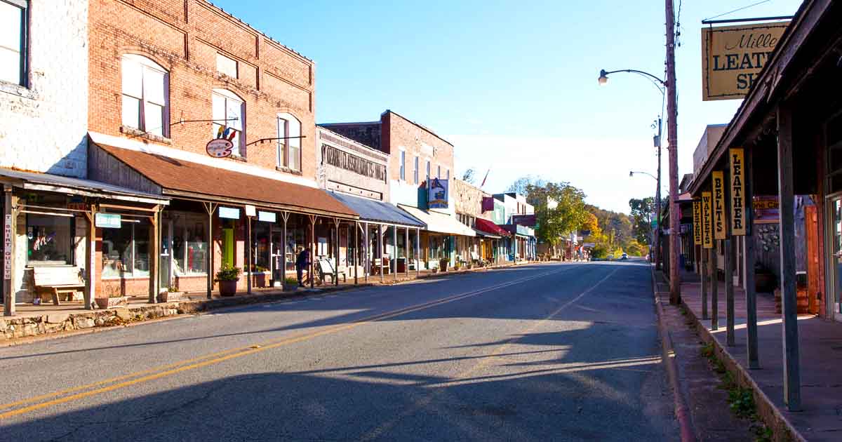 10 Slow-Paced Towns In Arkansas Where Affordable Homes Under $150,000 Still Exist
