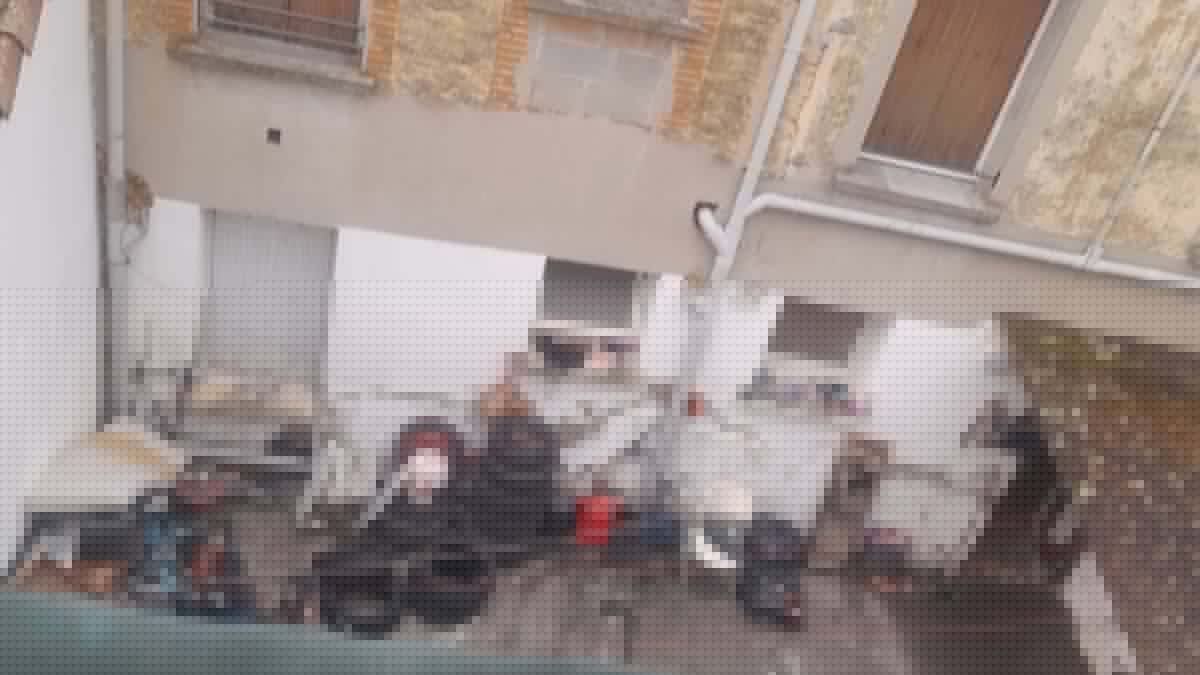 "Ça attire les mouches et les rats !" : à Moissac, l'enfer d'un couple de retraités poussé à l'exil à cause des incivilités de leurs voisins
