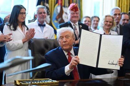 Trump ký sắc lệnh khởi động sáng kiến ​​mới nhằm giải quyết vấn nạn nghiện ma túy