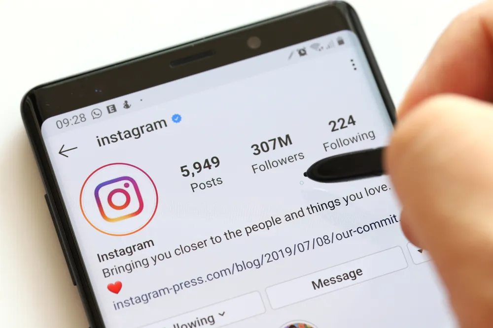 Uhapšena zbog sumnje da je prevarila više osoba prodajom odeće po meri na Instagramu