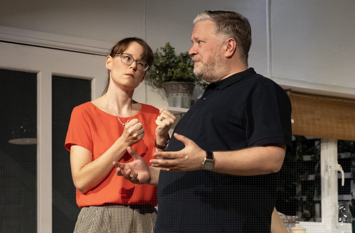 REVIEW - The Unfriend at Kidderminster's Rose Theatre is hilarious 'watch through your fingers' black comedy at its best