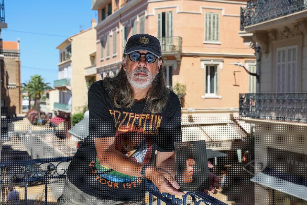 Il a travaillé avec Jacques Séguéla, organisé des festivals rock et réalisé des pubs cultes : retour sur l’incroyable parcours du Varois Jean-Luc Martin