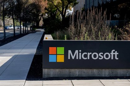 Microsoft plunges, Meta rallies as investors demand AI payoffs