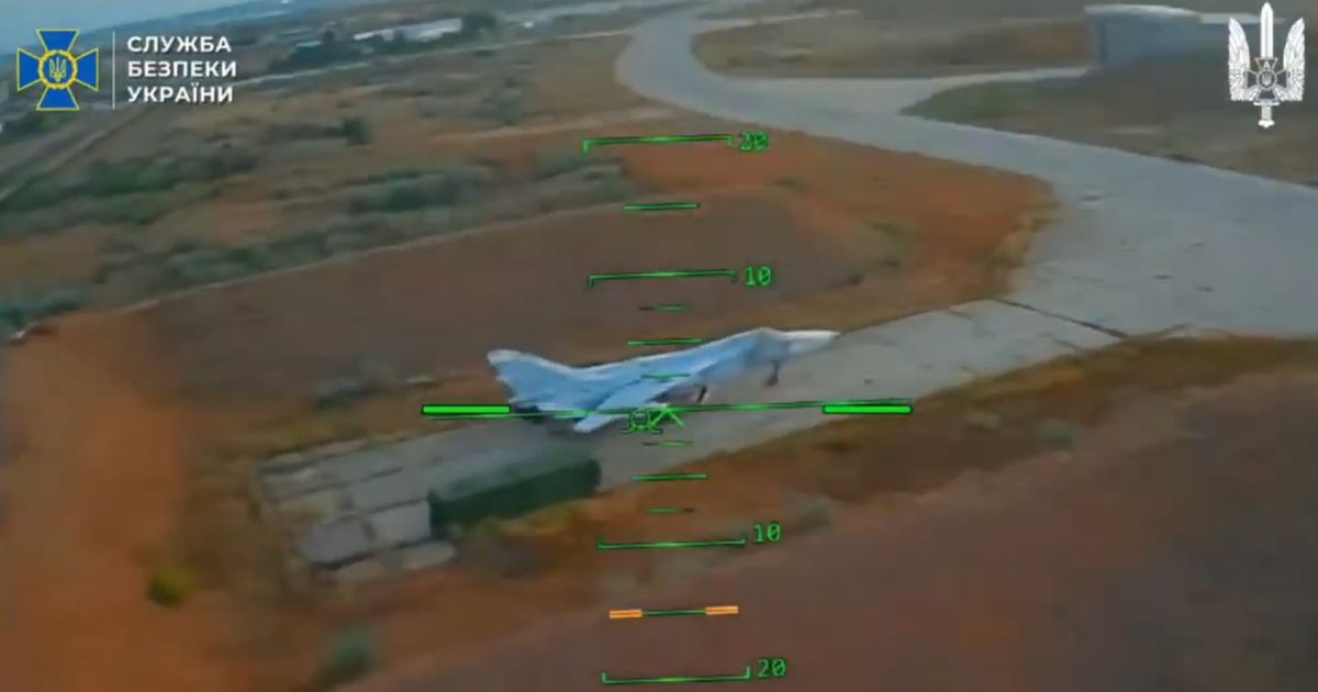 Spektakularan napad ukrajinskih dronova: Uništeni ruski avioni vredni milijardu dolara!