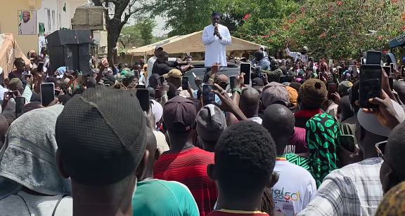 Sonko répond à ses détracteurs : « Gnimadone wax dimbalima ioe la yakar pour Fallou… Tay Niomay … »