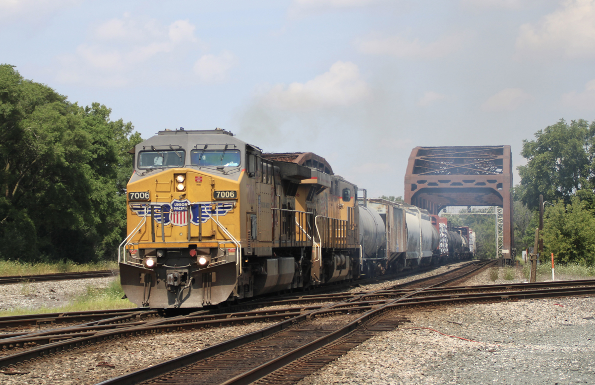 BLET ratifies new five-year contract with Union Pacific