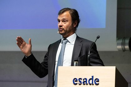 Almirall ratifica sus previsiones de 2025 y superará los 1.000 millones en ventas