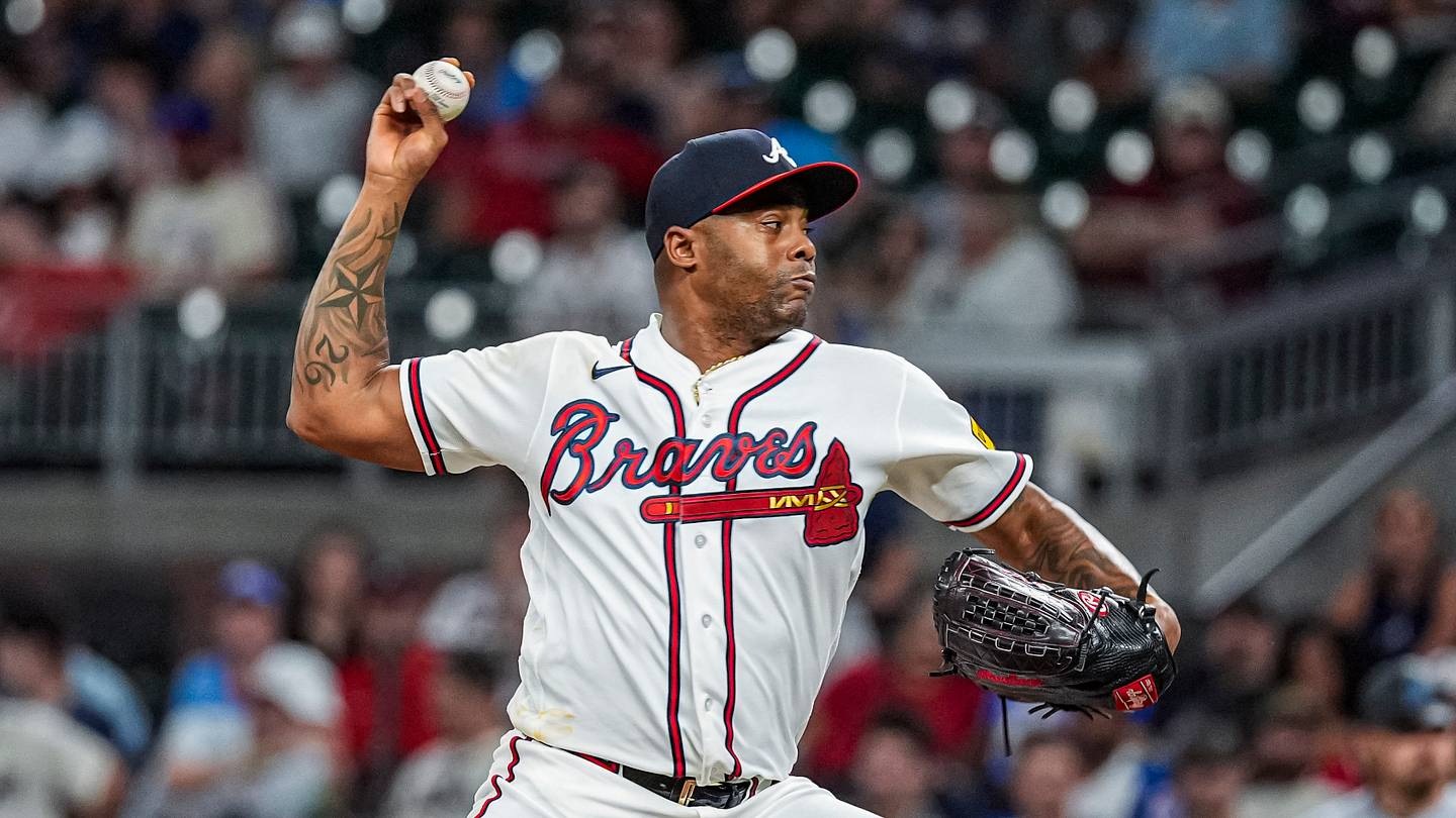 Raisel Iglesias forcing Braves to consider making closer change