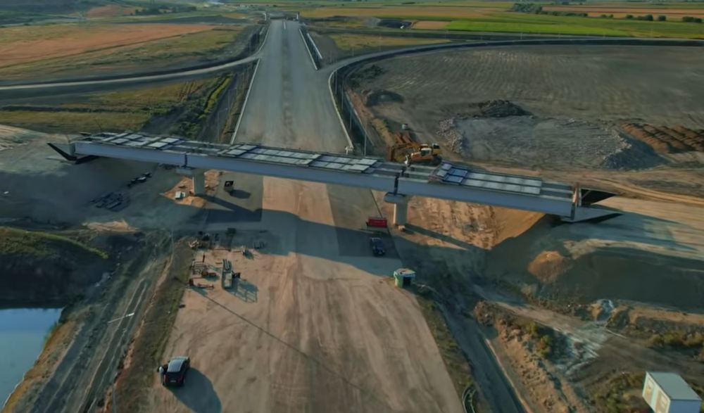 VIDEO | A7: Imagini noi de pe șantierul nodului rutier Bacău Nord. Cum arată lucrările la sfârșitul lunii iulie