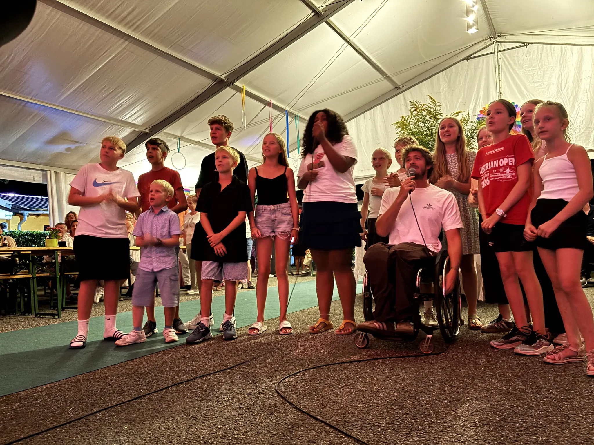 Karaoke und Live-Musik beim Rollstuhltennisturnier