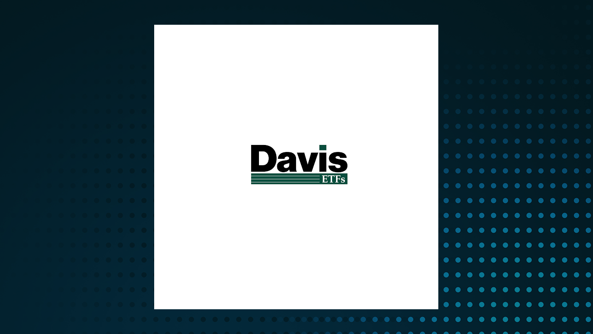 Davis Select International ETF (BATS:DINT)  Shares Down 0.8%   – Should You Sell?