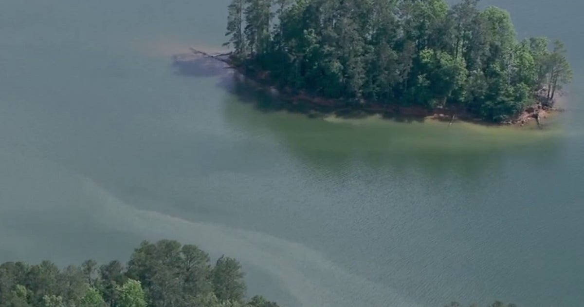 5 hospitalized after being ejected in boat crash on Lake Allatoona