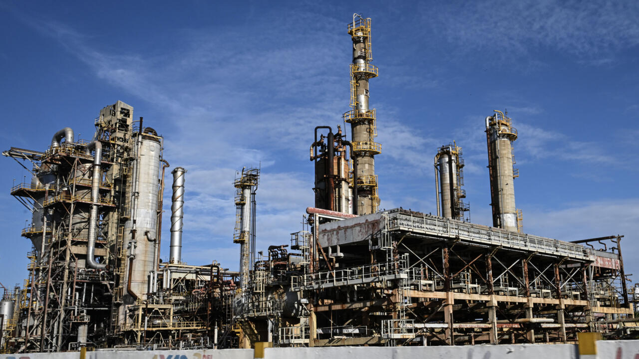 Venezuela approves oil sector privatisation in major policy shift