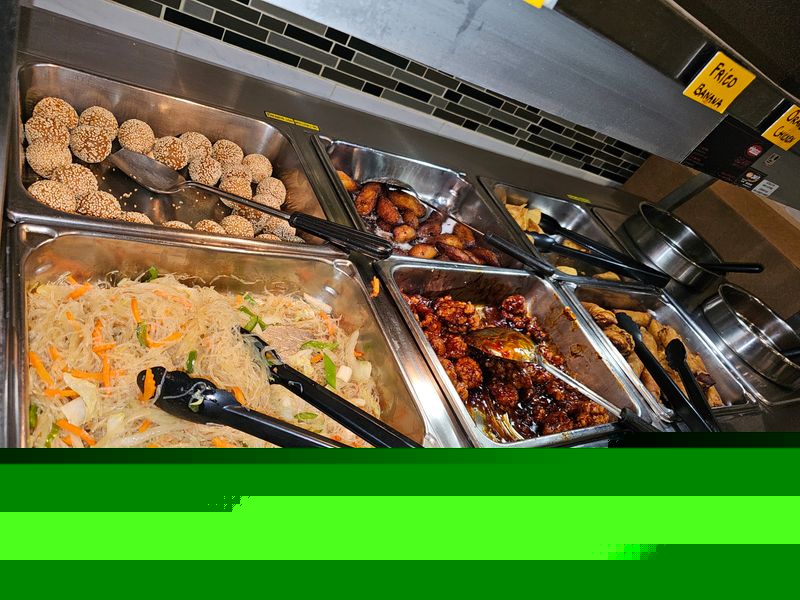 This Peoria Vietnamese Spot Serves Plates So Massive Locals Kept It Secret For Years