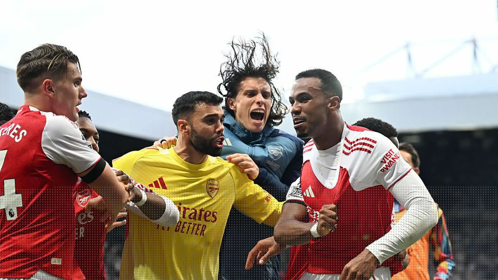 Arsenal á toppinn