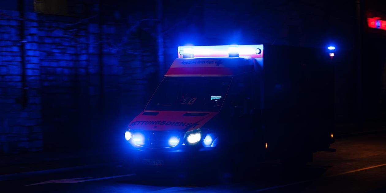 „Wheelie“ mit Todesfolge: 39-Jähriger aus Franken verunglückt bei Stunt mit Motorrad