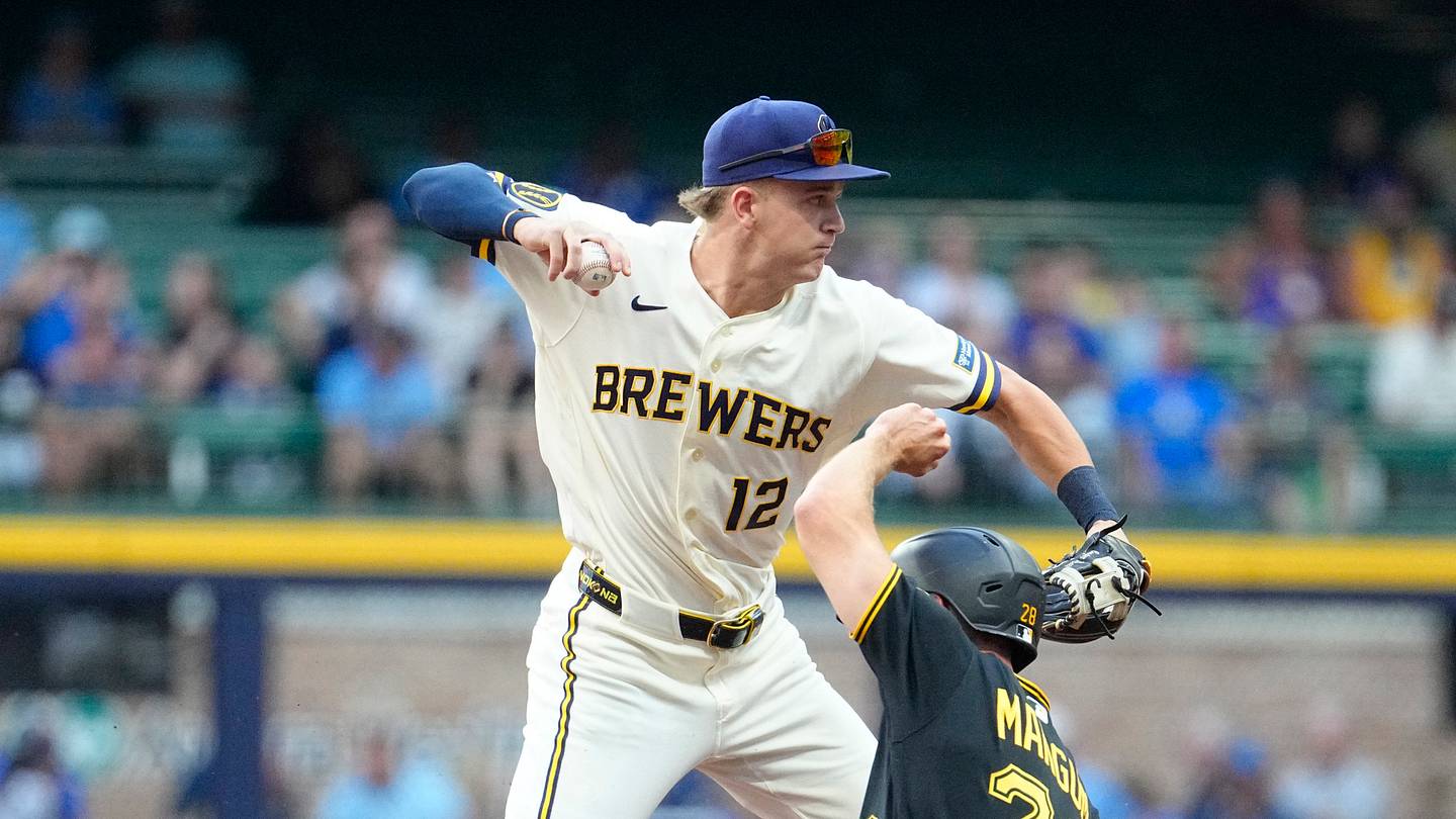 Brewers' rookie shortstop lands on IL, former Pirates utility man replaces him on roster