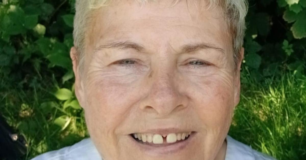 Caravan owner goes to huge efforts to thank firefighters for saving park