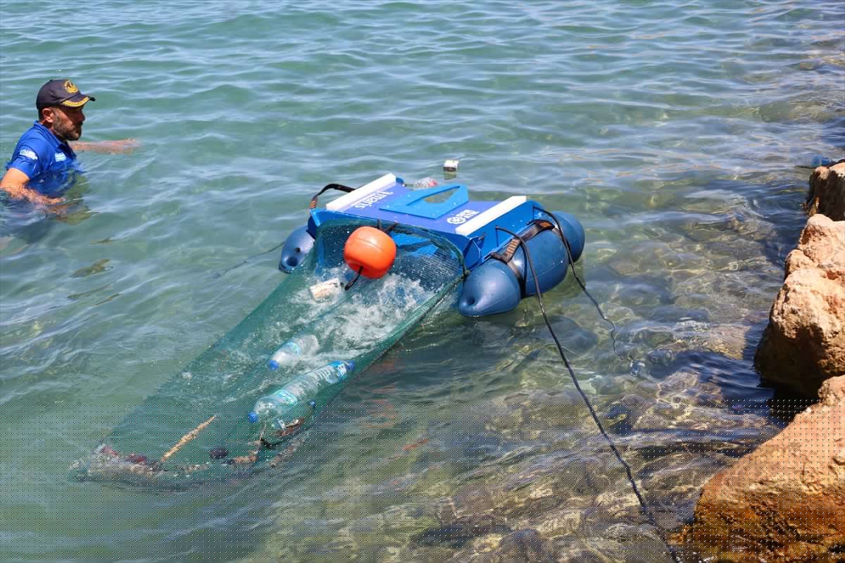 Antalya'da Deniz Temizliği İçin 'Çöp Kapar' Robotlar