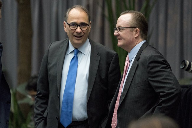 David Axelrod Races to Defend Fauci After He Pleads the Fifth on Everything—Even the Carpet Color