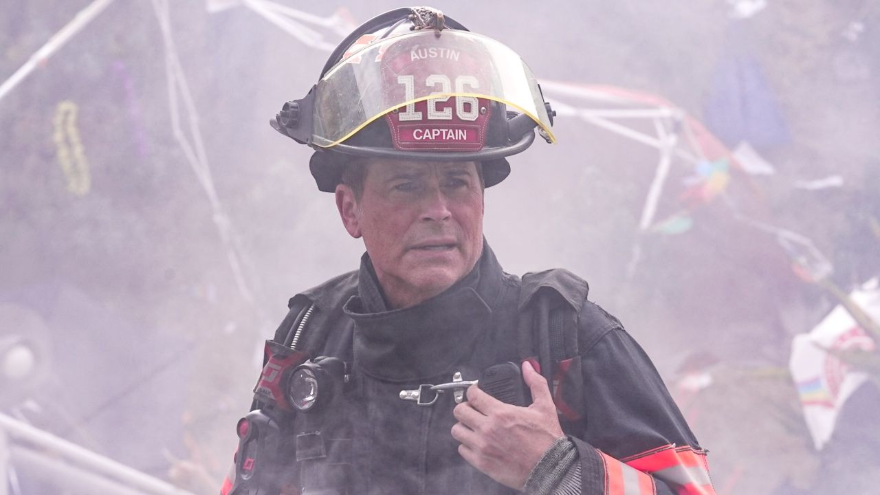 Rob Lowe, franchise’ın Nashville Spinoff’unda 9-1-1: Lone Star rolünü yeniden canlandırıp bırakmayacağına karar veriyor