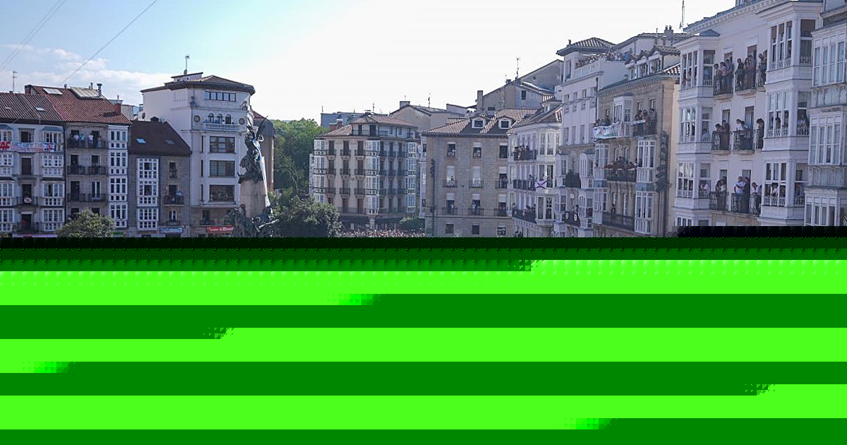 Guerra de propagandas: Bildu, colectivos proetarras y nuevos comunistas toman las fiestas