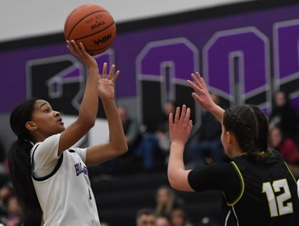 Groves wins 10th straight, takes control of league by beating Bloomfield Hills